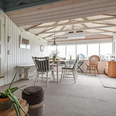2 Bedroom Amazing In Сasa de vacaciones Ulfborg